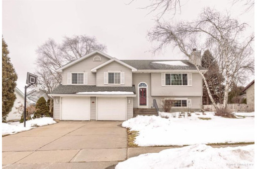 1904 Manchester Crossing, Waunakee, WI 53597