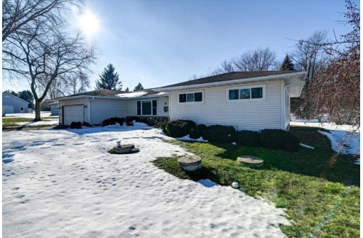 6757 Prairie View Drive, Sun Prairie, WI 53590