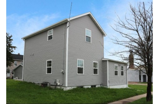 406 W Whitewater Street, Whitewater, WI 53190-1942