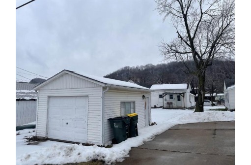 410 E Amelia Street, Cassville, WI 53806