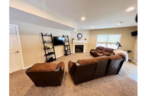 6354 Irving Drive, Sun Prairie, WI 53590