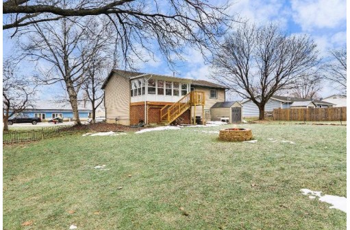 10 Washburn Road, Deerfield, WI 53531