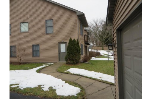 1016 S Pearl Street, Janesville, WI 53546