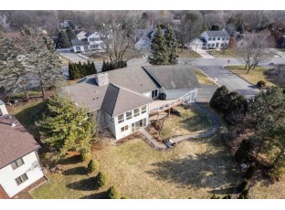 5941 Woods Edge Road Fitchburg, WI 53711