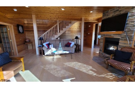 29001 Skyview Lane, Wauzeka, WI 53826-8805