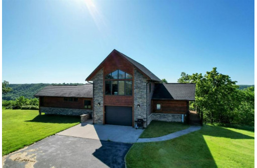 29001 Skyview Lane, Wauzeka, WI 53826-8805