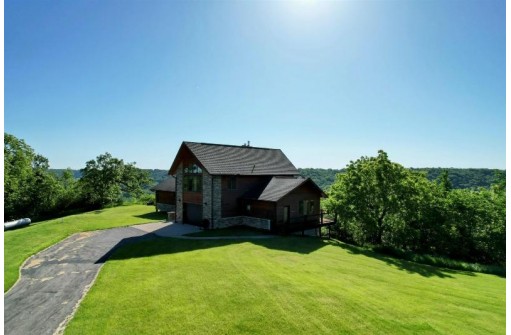 29001 Skyview Lane, Wauzeka, WI 53826-8805