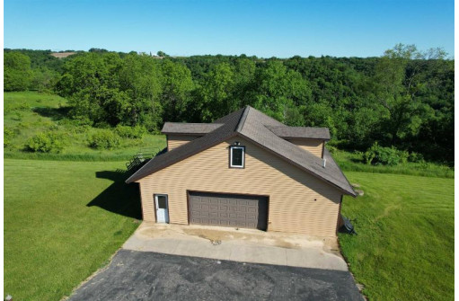 29001 Skyview Lane, Wauzeka, WI 53826-8805