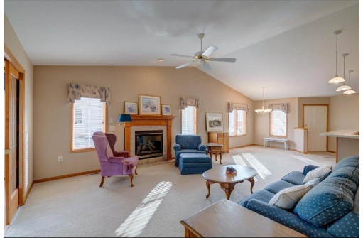 643 Springbrook Circle 40, DeForest, WI 53532