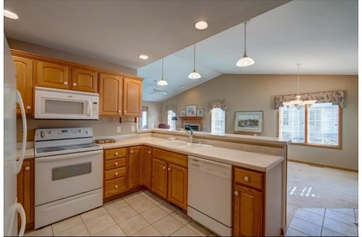 643 Springbrook Circle 40, DeForest, WI 53532