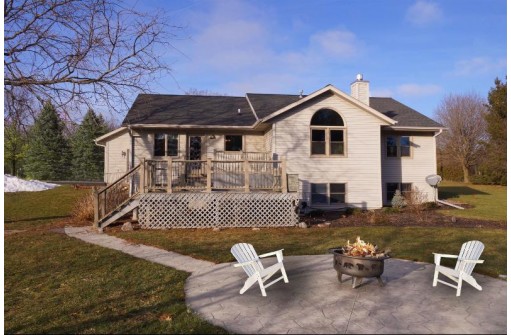 4524 E Palakwia Drive, Janesville, WI 53546