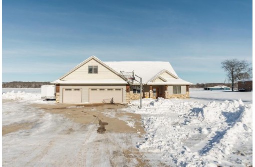 9304 N Clear Lake Road, Milton, WI 53563