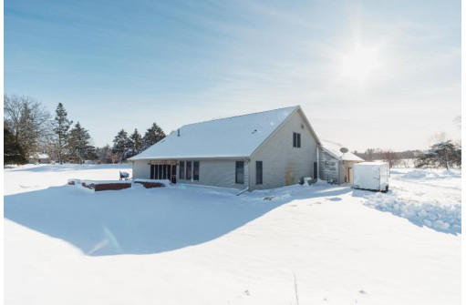 9304 N Clear Lake Road, Milton, WI 53563