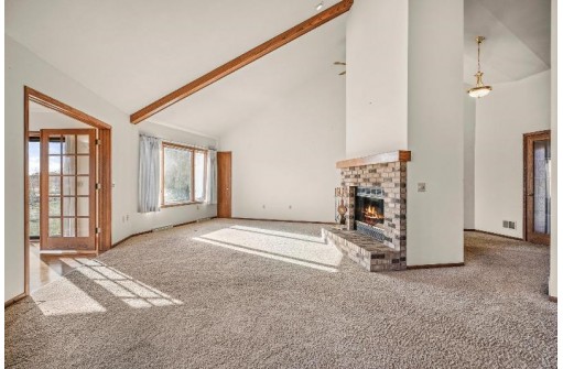 5675 Mary Lake Road, Waunakee, WI 53597-0000