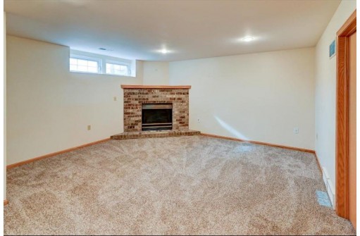 103 N Musket Ridge Drive, Sun Prairie, WI 53590