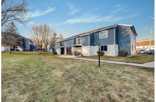 1705 Whispering Pines Way, Fitchburg, WI 53713