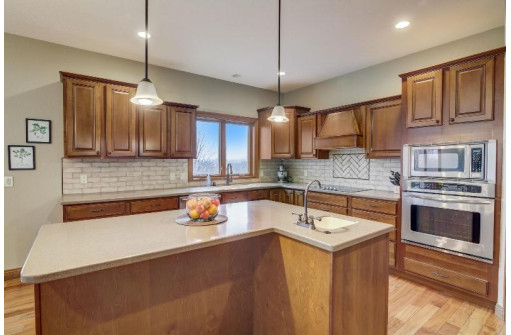 6516 Harvest Moon Court, Waunakee, WI 53597