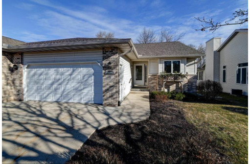 9 Fairview Trail, Waunakee, WI 53597