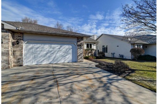9 Fairview Trail, Waunakee, WI 53597