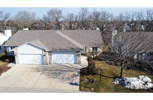 9 Fairview Trail, Waunakee, WI 53597