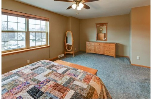 543 Kelvington Drive 4, Sun Prairie, WI 53590