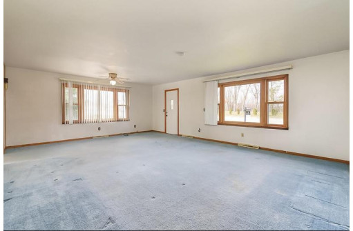 W11657 County Road V, Lodi, WI 53555-9640