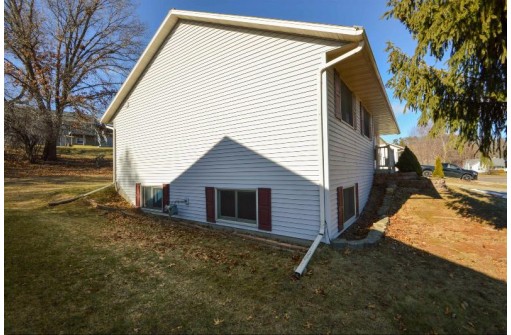 56 Thomas Road, Reedsburg, WI 53959