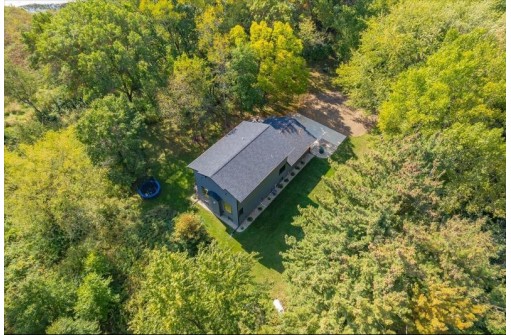 5680 Harbort Road, Waunakee, WI 53597