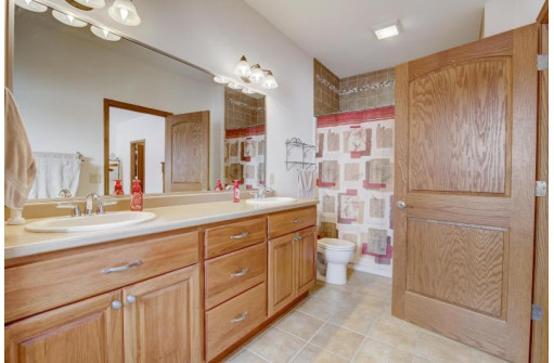 6630 Longhorn Lane, Sun Prairie, WI 53590