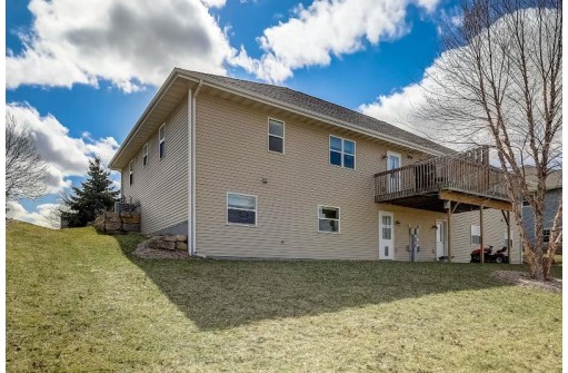 1818 Fjord Pass, Mount Horeb, WI 53572