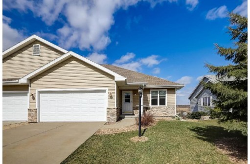 1818 Fjord Pass, Mount Horeb, WI 53572