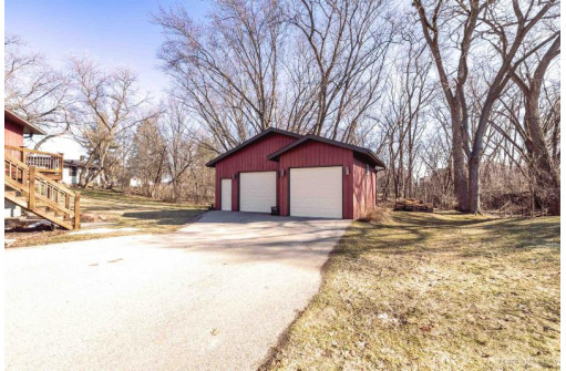 2902 Church Street, Cross Plains, WI 53528