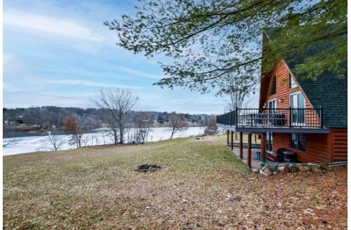 S1267 Summit Point Drive, La Valle, WI 53941