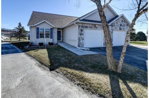 102 N Musket Ridge Drive, Sun Prairie, WI 53590