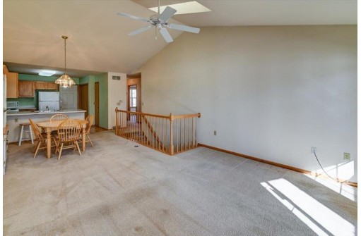 102 N Musket Ridge Drive, Sun Prairie, WI 53590