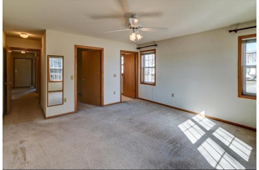 102 N Musket Ridge Drive, Sun Prairie, WI 53590