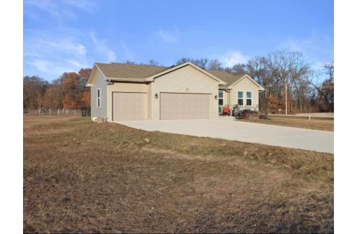 W732 Sandtrap Terrace, Brodhead, WI 53520