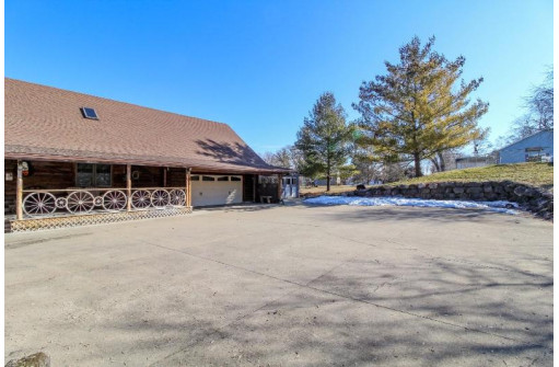 W9368 Highway 12, Cambridge, WI 53523-9765