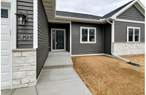 421 Ridgeway Drive, Rio, WI 53960