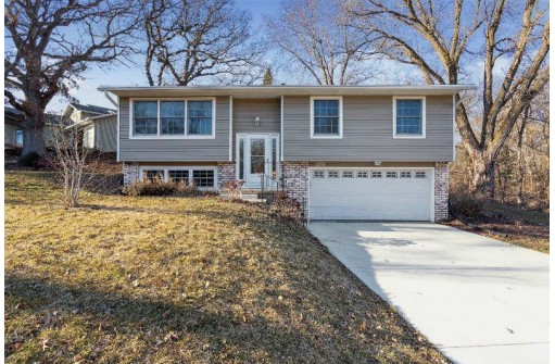 2375 E Hill Drive, Fitchburg, WI 53711