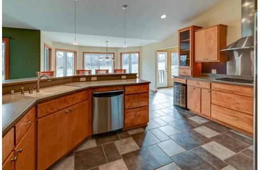 3135 Castleton Crossing, Sun Prairie, WI 53590