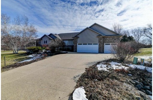 3135 Castleton Crossing, Sun Prairie, WI 53590