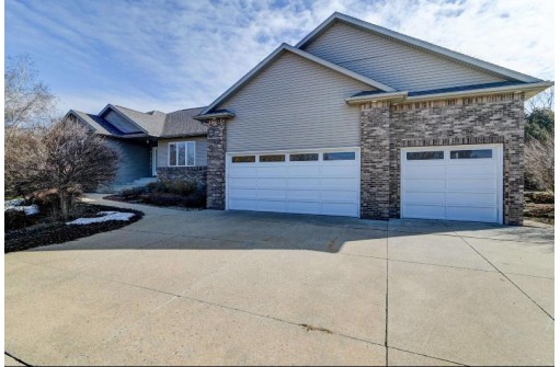 3135 Castleton Crossing, Sun Prairie, WI 53590