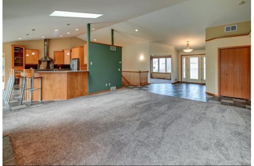 3135 Castleton Crossing, Sun Prairie, WI 53590