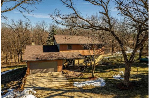 W7598 Kuenzi Lane, Blanchardville, WI 53516