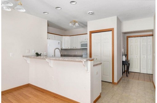 854 St Albert The Great Drive, Sun Prairie, WI 53590