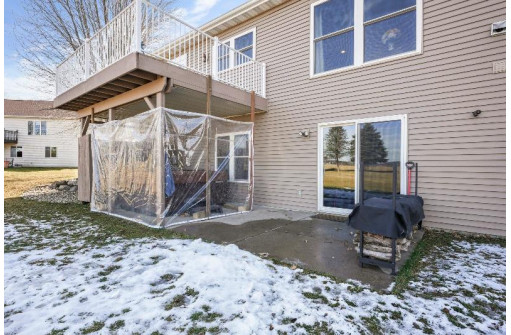 3305 Round Table Way, Cross Plains, WI 53528