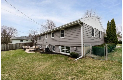 1821 Sheridan Drive, Madison, WI 53704