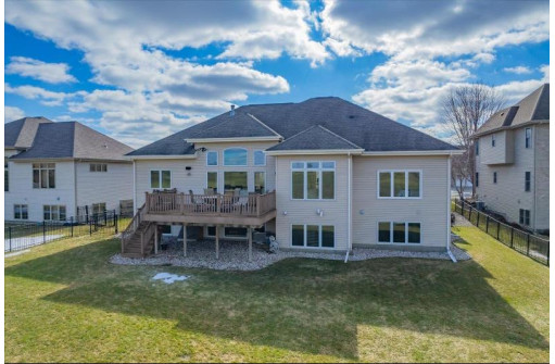 624 N Meadowbrook Lane, Waunakee, WI 53597