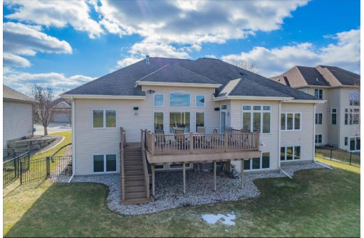 624 N Meadowbrook Lane, Waunakee, WI 53597